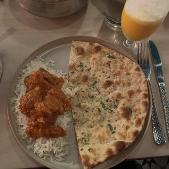 Gulzar’s Indian Cusine - malai kofta with garlic naan and a mango lassi to drink - Indian Near Me - Dayton, Ohio Gulzar’s Indian Cusine - malai kofta with garlic naan and a mango lassi to drink - Indian Near Me - Dayton, Ohio