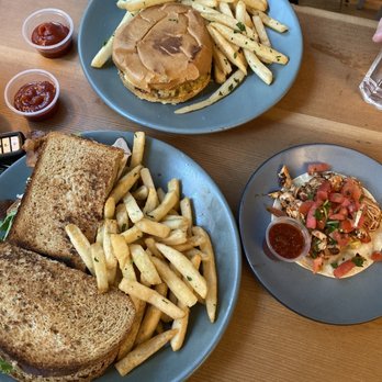 Raleigh's Pub - Turkey club sandwich, chicken taco, burger & fries - American Near Me - Berkeley, California