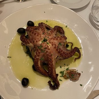 O Faia - Octopus atop potatoes, fresh spinach and maybe sautéed onions. Super tender and tasty. - Seafood Near Me - Lisbon, 11