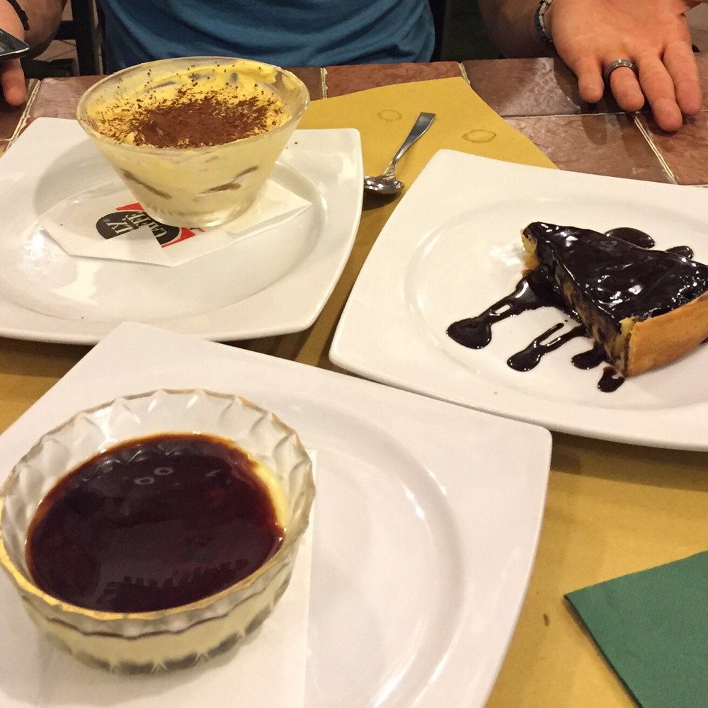Trattoria da Giorgio - Tiramisù, pere e torta al cioccolato, e creme caramel - Tuscan Near Me - Florence, FI Trattoria da Giorgio - Tiramisù, pere e torta al cioccolato, e creme caramel - Tuscan Near Me - Florence, FI