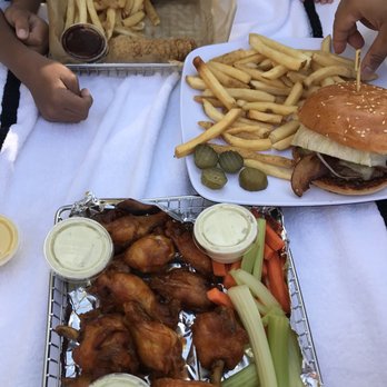 JW Marriott - Buffalo Wings , Classic burger and chicken fingers . At the Quench pool side bar and grill . JW Marriott Orlando . - Hotels Near Me - Orlando, Florida