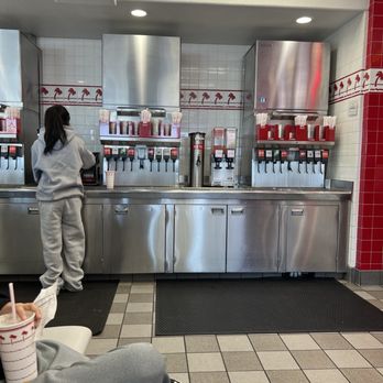 In-N-Out Burger - 1/5/25 FYI. Self service drinks - Burgers Near Me - Bakersfield, California In-N-Out Burger - 1/5/25 FYI. Self service drinks - Burgers Near Me - Bakersfield, California