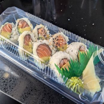 Kibo Sushi House - Salmon avacado sushi roll - Japanese Near Me - Mississauga, Ontario Kibo Sushi House - Salmon avacado sushi roll - Japanese Near Me - Mississauga, Ontario