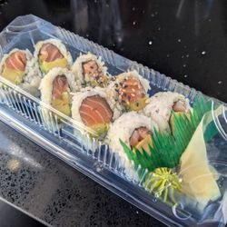 Kibo Sushi House - Salmon avacado sushi roll