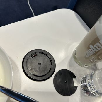 Lufthansa Senator Lounge - Wireless charging area! - Airport Lounges Near Me Lufthansa Senator Lounge - Wireless charging area! - Airport Lounges Near Me