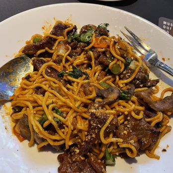 Yard House - Beef garlic noodles. Sweet and spicy. Delicious but I still prefer the STEAK BOWL. - New American Near Me - Concord, California Yard House - Beef garlic noodles. Sweet and spicy. Delicious but I still prefer the STEAK BOWL. - New American Near Me - Concord, California