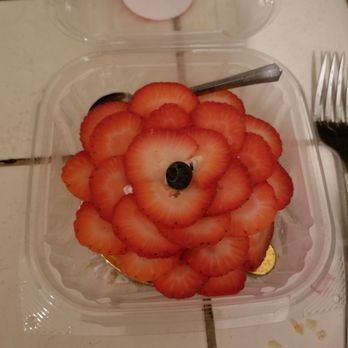 Piononos - Pavlova - Desserts Near Me - Key Biscayne, Florida