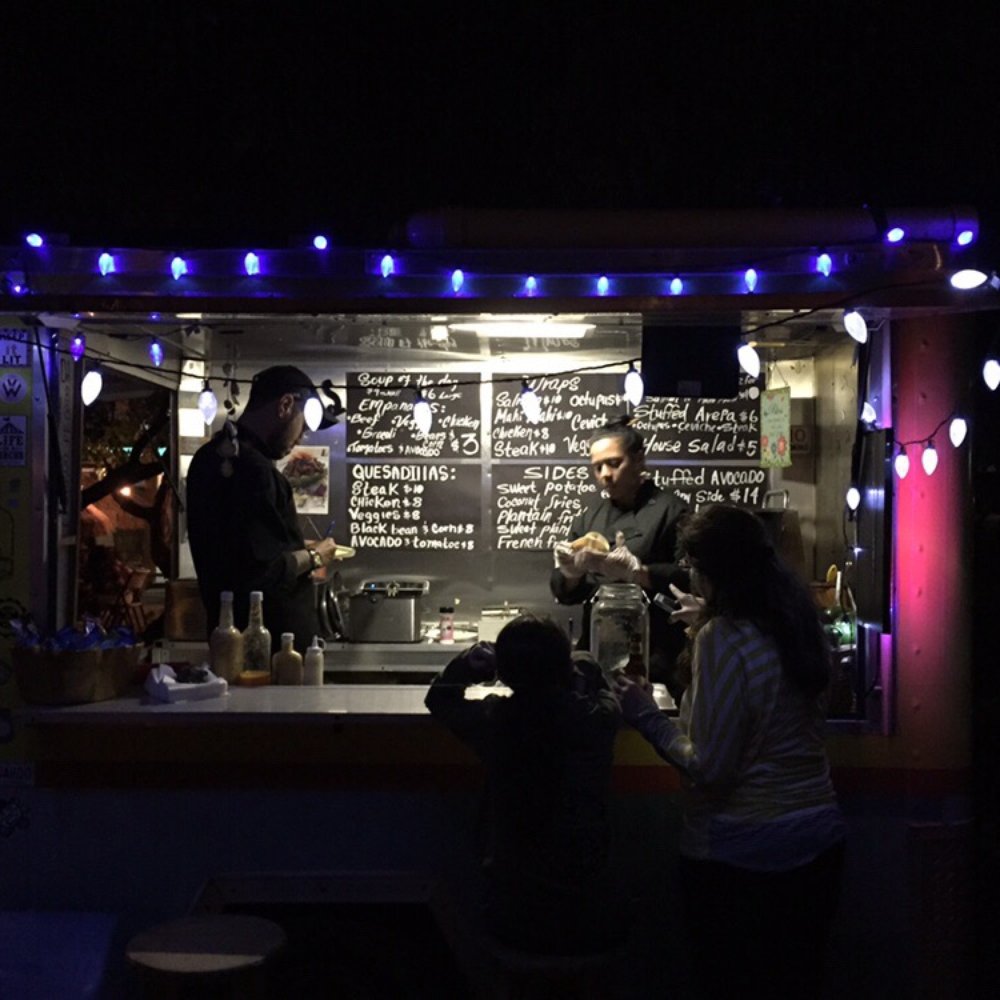 Bistro del Mar - Ordering it up at Bistro del Mar - Food Trucks Near Me