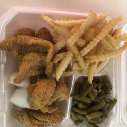 Willie's Place - Cat fish fillets French fries, green beans, bread, pickle, onion and hush puppies!