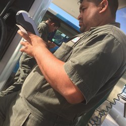 Gasolinera Aeropuerto - Look at him scam away