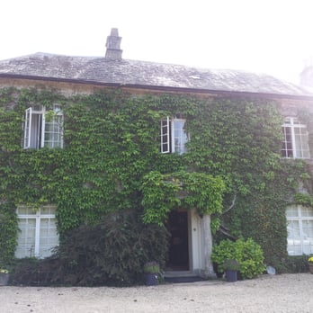 Home Farm Bed and Breakfast - The Main House:  The upper right hand window belongs to our room - Bed & Breakfast Near Me - Biddestone, WIL
