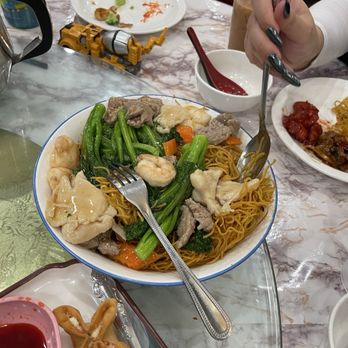 Yan Kee Restaurant - House pan fried noodle - Chinese Near Me - Elk Grove, California Yan Kee Restaurant - House pan fried noodle - Chinese Near Me - Elk Grove, California