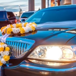 Quest Limos - Lincoln Town Car Stretch Limousine