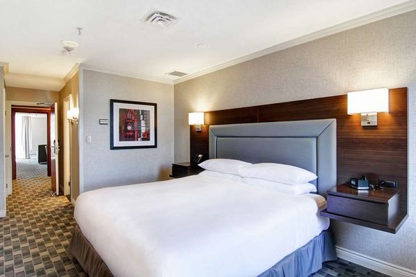 DoubleTree by Hilton Hotel Toronto Downtown by null