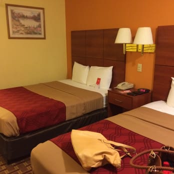Econo Lodge Midtown - Beds - Hotels Near Me - Albuquerque, New Mexico