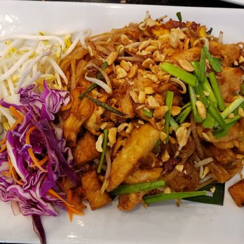 Urban Thai Kitchen - Classic Chicken Pad Thai lunch special $10 - Thai Near Me - Katy, Texas