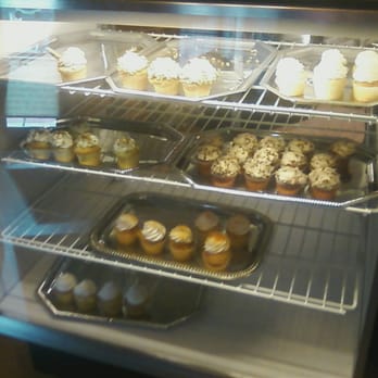 NoRA Cupcake Company - anemic selection on a saturday afternoon - Cupcakes Near Me - Middletown, Connecticut