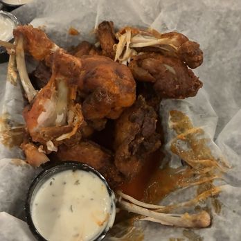 Lorimar Vineyards and Winery - Disgusting wings - Wineries Near Me - Temecula, California