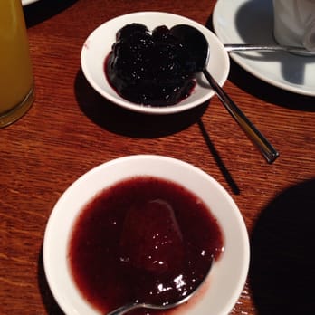 Claus - La Table du Petit-Déjeuner - Blackberry mint jam and strawberry jam - Breakfast & Brunch Near Me - Paris, 75