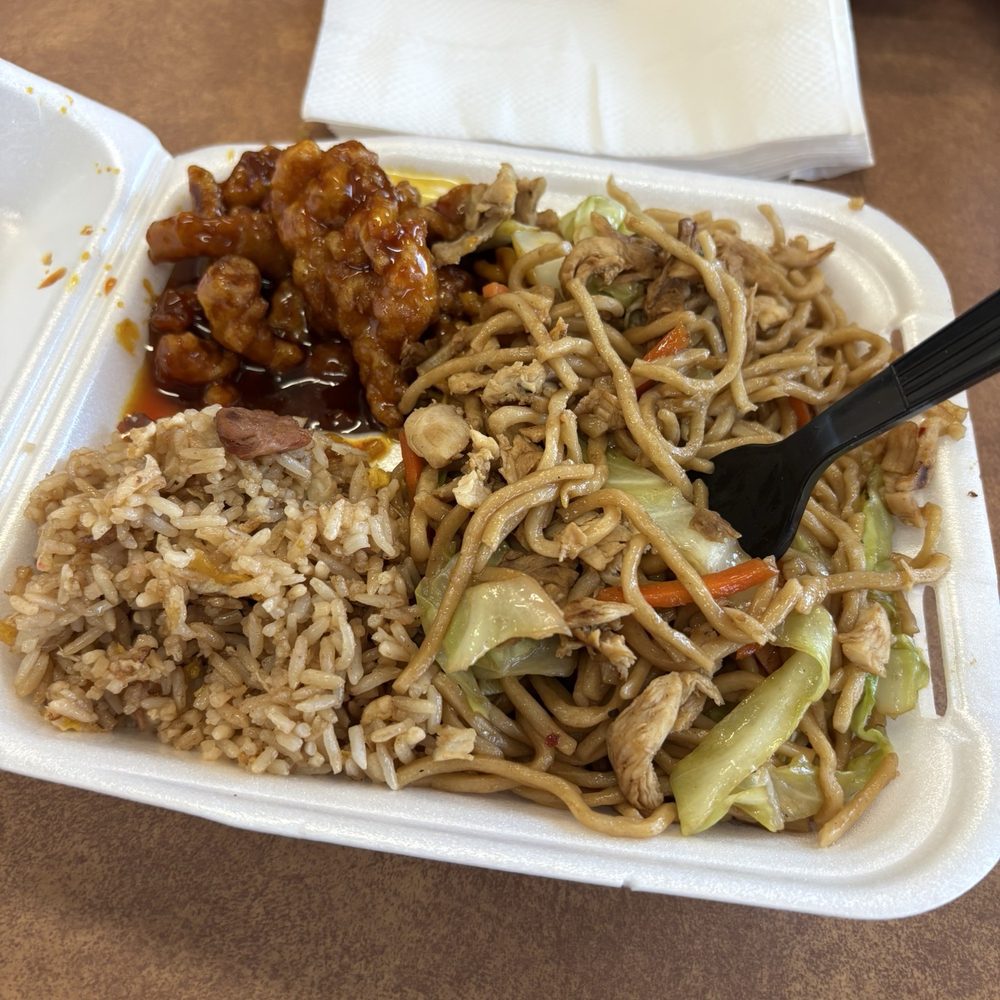 Mark's Kitchen - Chicken chow mein with pork fried rice and tangerine chicken - American Near Me - Fresno, California Mark's Kitchen - Chicken chow mein with pork fried rice and tangerine chicken - American Near Me - Fresno, California