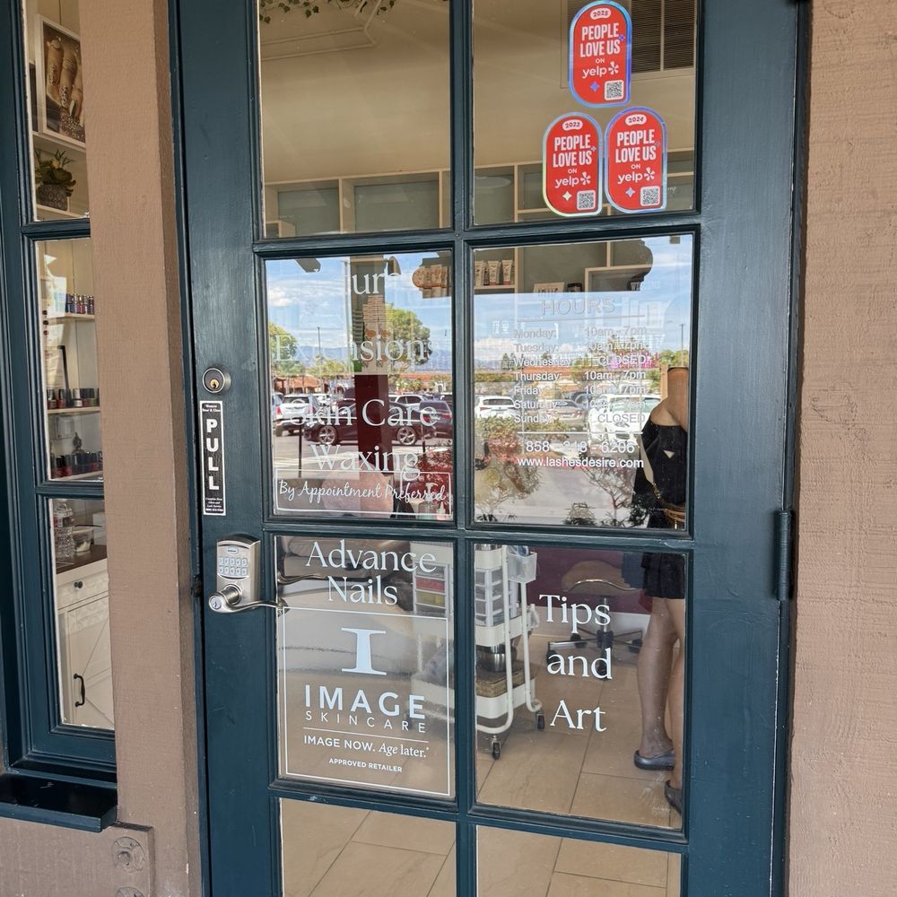 Lashes Desire - Unwelcoming locked door during business hours. - Eyelash Service Near Me - San Diego, California Lashes Desire - Unwelcoming locked door during business hours. - Eyelash Service Near Me - San Diego, California