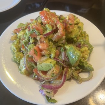 Bamboo Restaurant - Avocado salad - Colombian Near Me - Miami, Florida