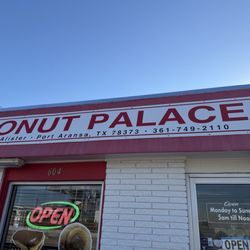 The Donut Palace - Entrance