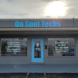 Come into our Moraine store to drop-off and pick-up devices for service, or shop for a computer or accessories.
