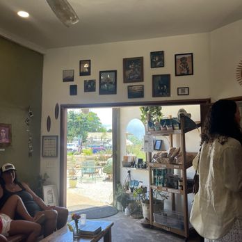 Mele Mele Bakery - Inside - Bakeries Near Me - Waialua, Hawaii Mele Mele Bakery - Inside - Bakeries Near Me - Waialua, Hawaii