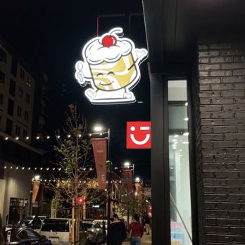 Jars By Fabio Viviani - Their logo outside - Desserts Near Me - Emeryville, California