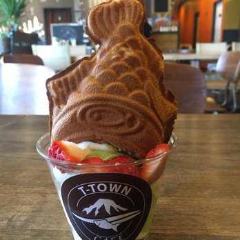 T-Town Cafe - Vanilla+Green Tea soft serve with Red Bean filled Taiyaki and fresh Strawberries - Desserts Near Me - Tacoma, Washington T-Town Cafe - Vanilla+Green Tea soft serve with Red Bean filled Taiyaki and fresh Strawberries - Desserts Near Me - Tacoma, Washington