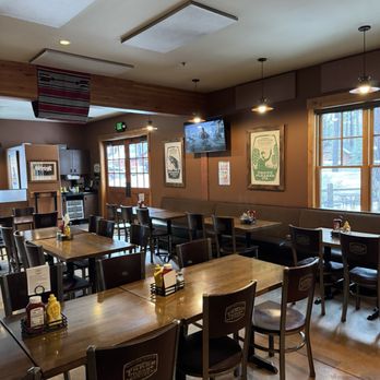 Three Creeks Brew Pub - Inside Three Creeks - Breweries Near Me - Sisters, Oregon