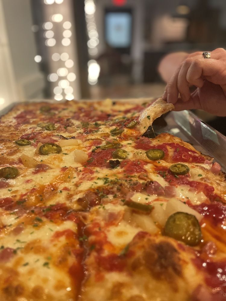 Food from Mandolino's Artisan Pizza