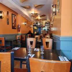 Sigiri - Narrow dinning space