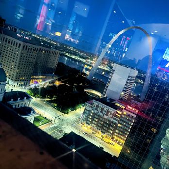 360 Rooftop Bar - Skyline View - Lounges Near Me - St. Louis, Missouri