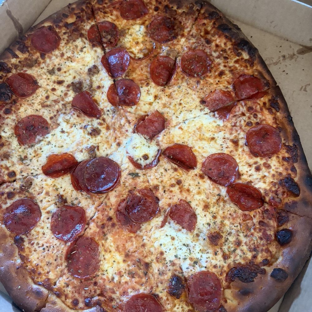 Neighbor's Kitchen & Yard - Un able to even eat bottom was also burnt - Pizza Near Me - Bastrop, Texas