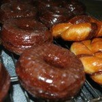 Donut Den - The Ultimate Donut - Donuts Near Me - Torrance, California