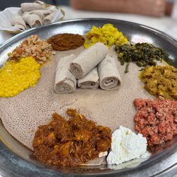 Zeni Ethiopian Restaurant - Veggie + Meat combo platter