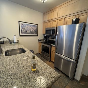 Juniper Springs Resort - Kitchen - Hotels Near Me - Mammoth Lakes, California Juniper Springs Resort - Kitchen - Hotels Near Me - Mammoth Lakes, California
