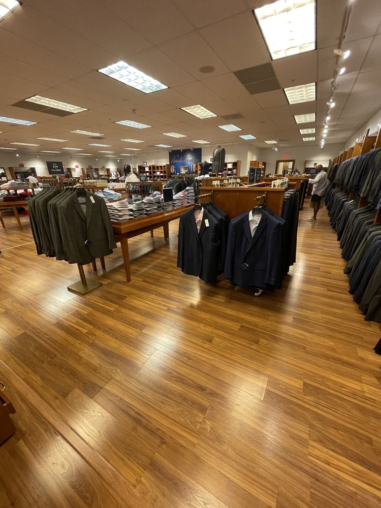BROOKS BROTHERS FACTORY OUTLET Updated March 2025 11 Photos & 10 Reviews 915 Ridgewalk