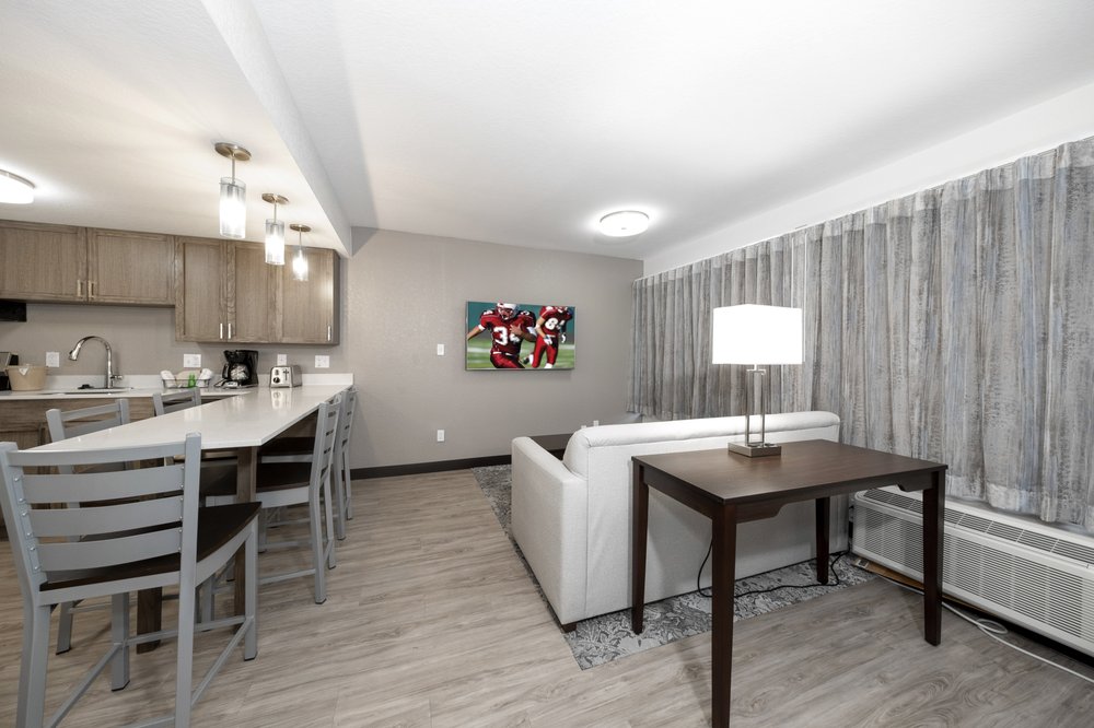 RED ROOF PLUS+ & SUITES NAPLES DOWNTOWN5TH AVE S Updated July 2024 56 Photos & 50 Reviews