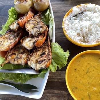 Praiano - Grilled lobster tails & smashed potatoes - Seafood Near Me - Jardim Oceania, PB