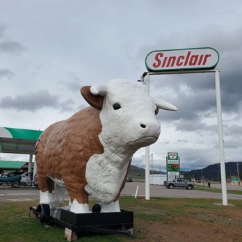 Sinclair - Cow in front of the store - Gas Stations Near Me - Greenough, Montana