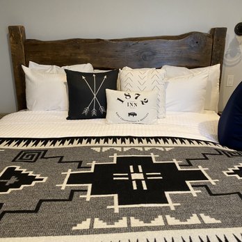 1872 Inn - Comfortable king bed. - Bed & Breakfast Near Me - West Yellowstone, Montana 1872 Inn - Comfortable king bed. - Bed & Breakfast Near Me - West Yellowstone, Montana