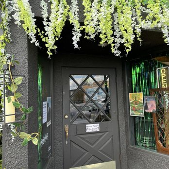Mad Batter Bakehouse - Front entrance - Ice Cream & Frozen Yogurt Near Me - Oak Harbor, Washington