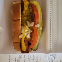 Freddy's Frozen Custard & Steakburgers - You order  a chilie dog for $7.86, and this is the FU**ING SHIT YOU GET!