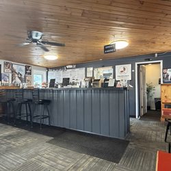 Windycity Dawghouse - Main counter