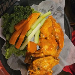 Peddler's Bar & Bistro - Chicken wings