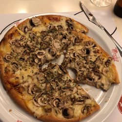 Meidin Pizzeria - Funghi pizza - normal size - very delicious!!