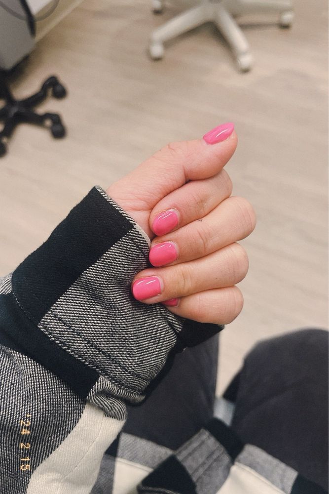 Queen Nails & Spa Logo